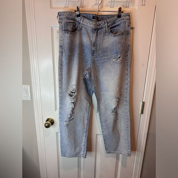 Express Women’s 14R Midrise Boyfriend Distressed Shredded Jeans Cropped Ankle - Picture 1 of 8